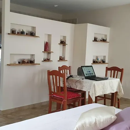Affittacamere Green Leaf Bed & Breakfast *
